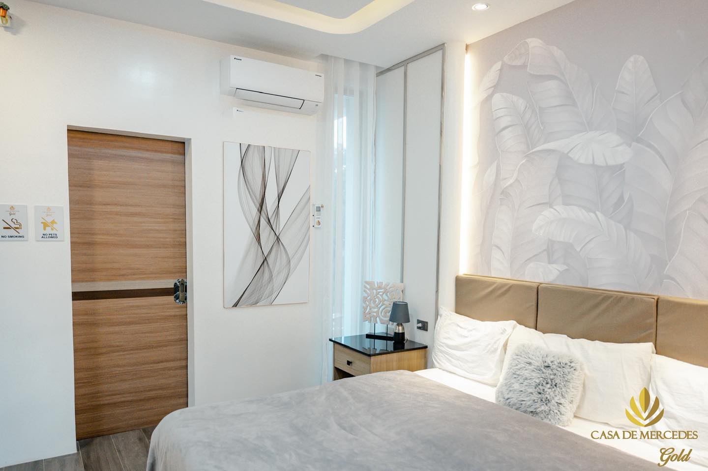Guest bedroom with botanical mural